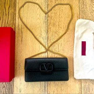NEW Valentino Garavani Women's Black V-logo Signature Leather Chain Wallet Gold